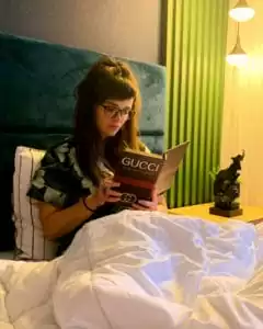 Conjunto pijama feminino Naps, em tecido 100% algodão com toque acetinado e modelagem solta, composto por camisa de botão manga curta e calça, personalizado com nome, monograma ou iniciais
